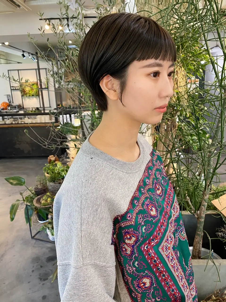 Olive greigeで透き通る暗髪へ_2