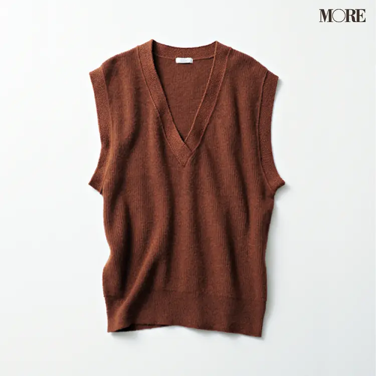白Tシャツに重ねるだけで。【ニットベスト】は真っ先に飛びつきたい秋服No.1!_2
