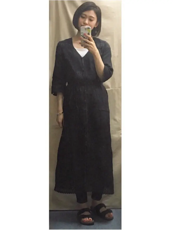 Coordinate...夏のモノトーンは素材で涼しげに。色は小物とネイルでプラスするのがマイルール☺︎_3