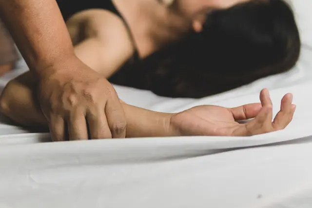セックスの体験について語る女性