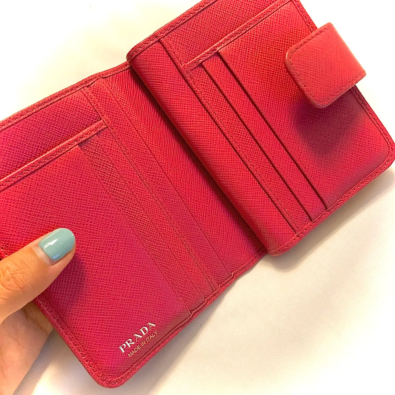 【20代女子の愛用財布】PRADAピンク折り財布♡_2