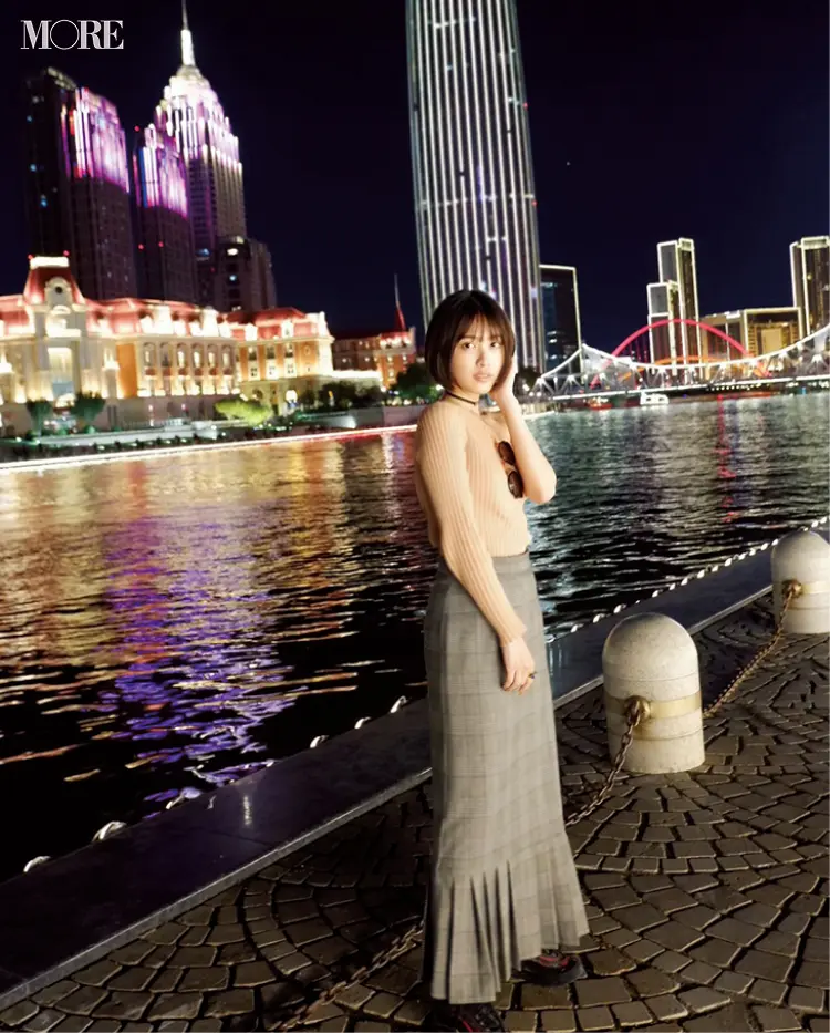 松本愛、キレイな夜景をバックにぱしゃり☆ 【モデルのオフショット】_1