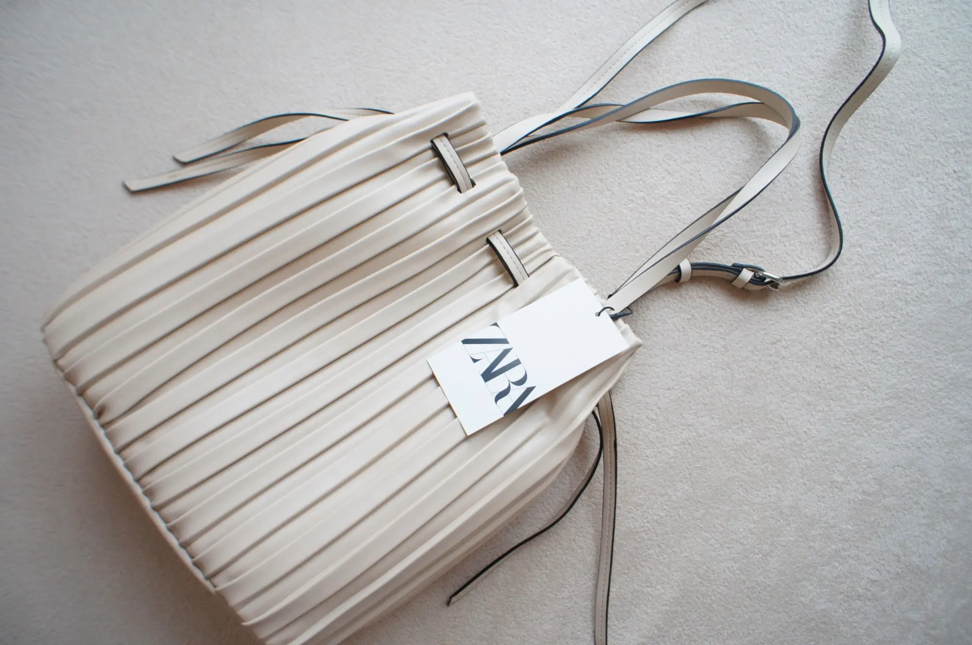 《#ザラジョ 必見❤️》完売前にゲットせよ!【ZARA】プリーツ加工入りミニバケットバッグ☻_2