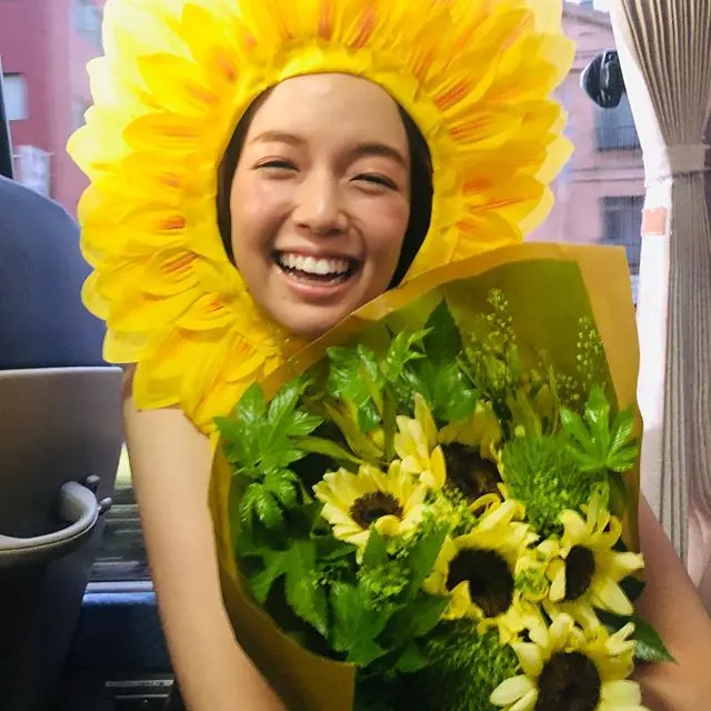 #佐藤栞里 疲れも吹き飛ぶキュートなひまわり娘!【MORE SMILEUP CHALLENGE 18】_1