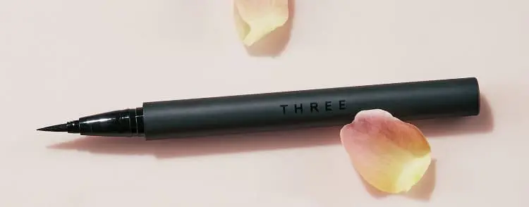 THREE インディストラクティブルアイライナー
