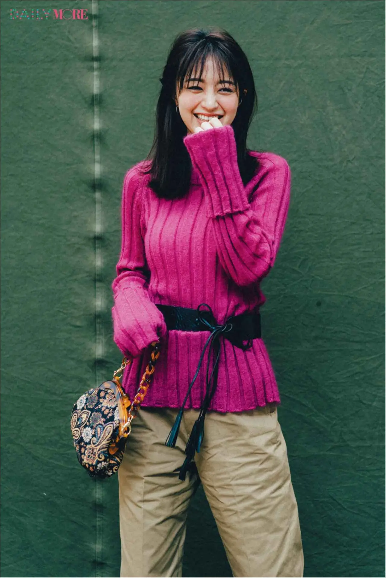 グリーン パープル レッド ビビッドカラーのニットなら １枚着るだけで即おしゃれ ファッション コーディネート 代 Daily More