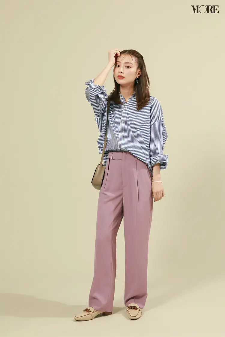 ストライプシャツ×くすみピンクパンツコーデの内田理央
