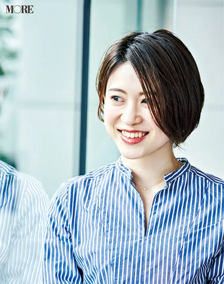 たった1分でお仕事ヘアが完成する、朝のヘアピンテクニックとは? クセ毛の悩みを攻略したモアガールの上品ボブに注目♡_2