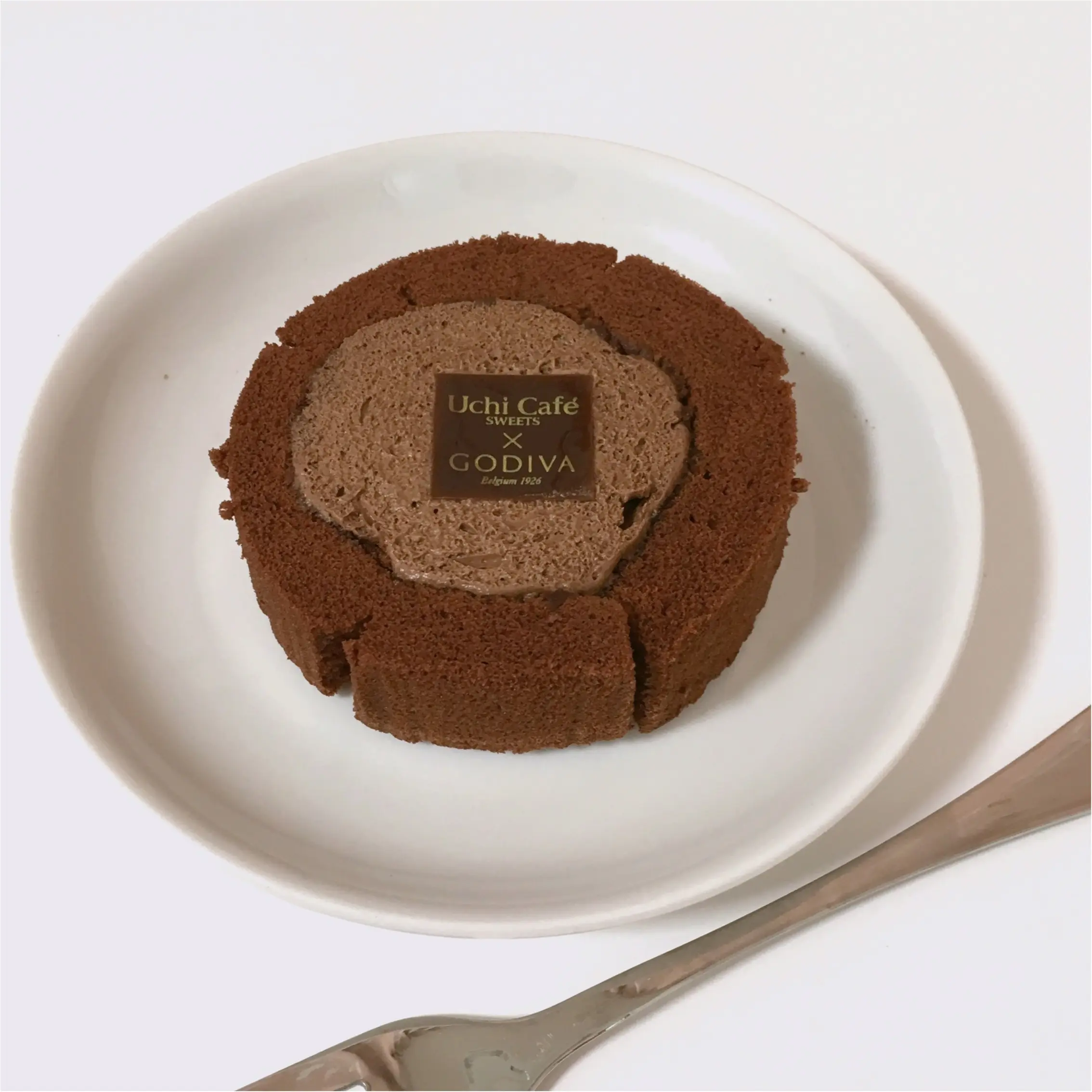 《 大人気 》こんなに美味しいの?ローソン×ゴディバの高級ロールケーキを食べてみました♡_2