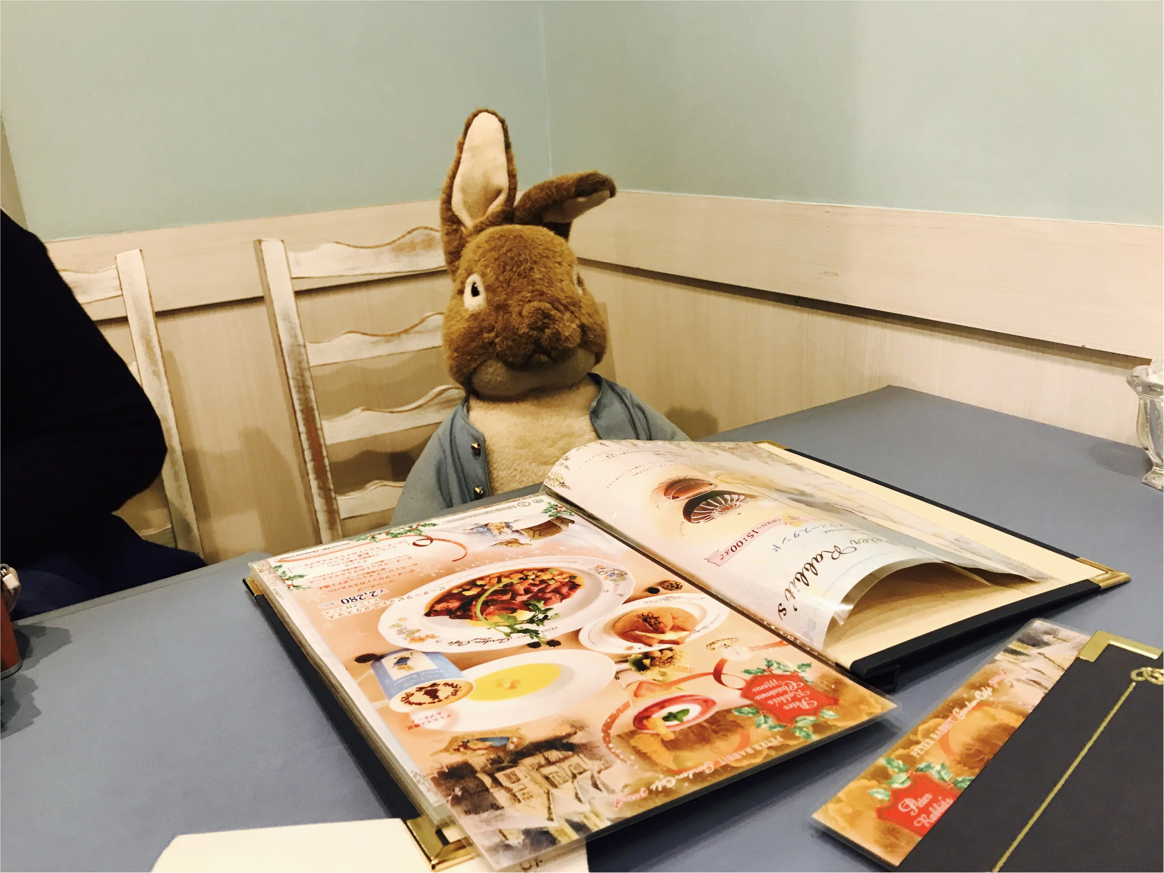 《絵本の世界でディナーを堪能★》イギリスのガーデンカフェで、ピーターラビットと一緒に食事が楽しめちゃいます♡♡_9