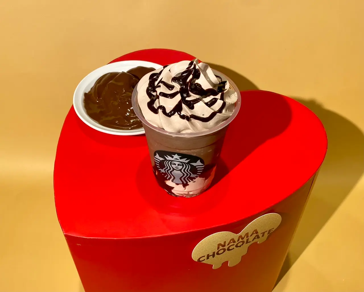 【スタバ】バレンタイン2022。「トリプル 生チョコレート フラペチーノ」のおすすめカスタマイズ。イメージ写真