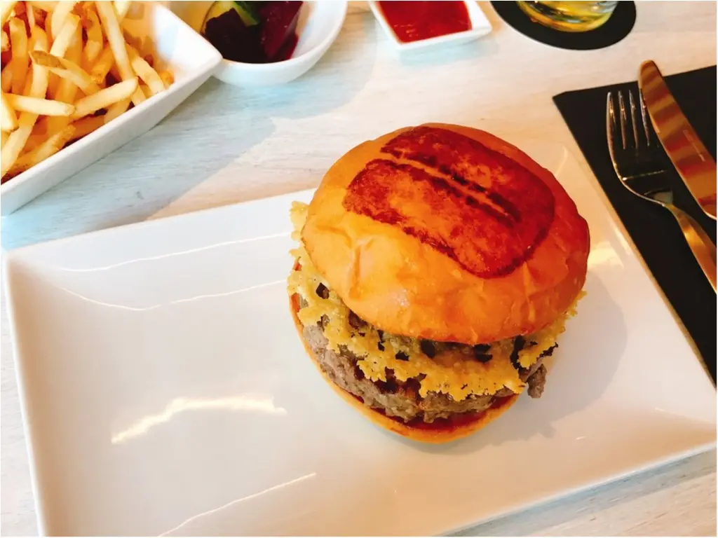 LA発・日本初上陸の人気ハンバーガーレストラン【UMAMI BURGER(ウマミバーガー)】で旨味がつまった絶品バーガーを堪能♡_3