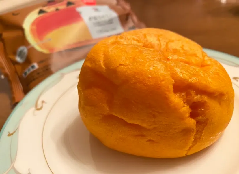 【コンビニスイーツ】セブンの新作!つまんでも破れないもっちもちの生地ととろけるパンプキンクリーム。_3