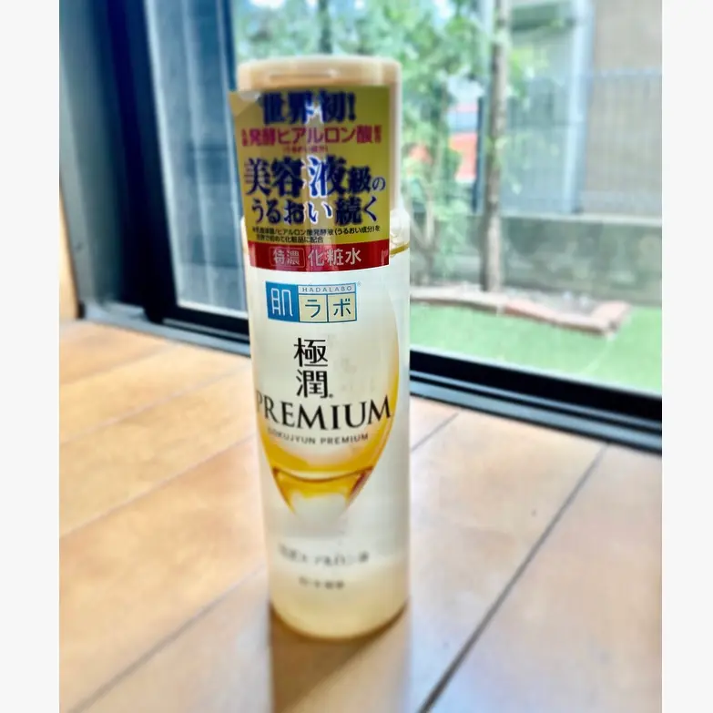さわって〜と言いたくなるくらいのうるツヤ肌へ。世界初!乳酸発酵ヒアルロン酸入りの極潤PREMIUMをお試し!_3