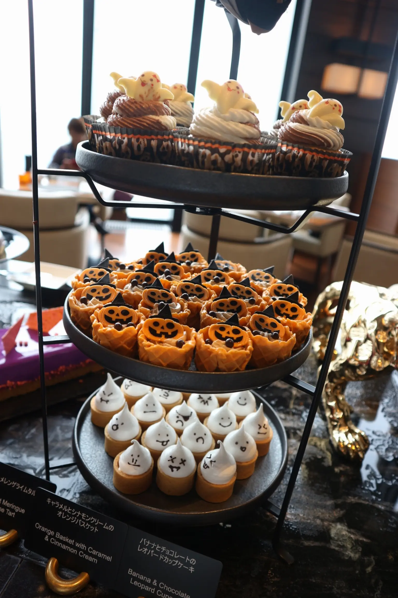 天空のレストランで優雅なひと時を♡ホテルでハロウィンスイーツビュッフェ♡_3