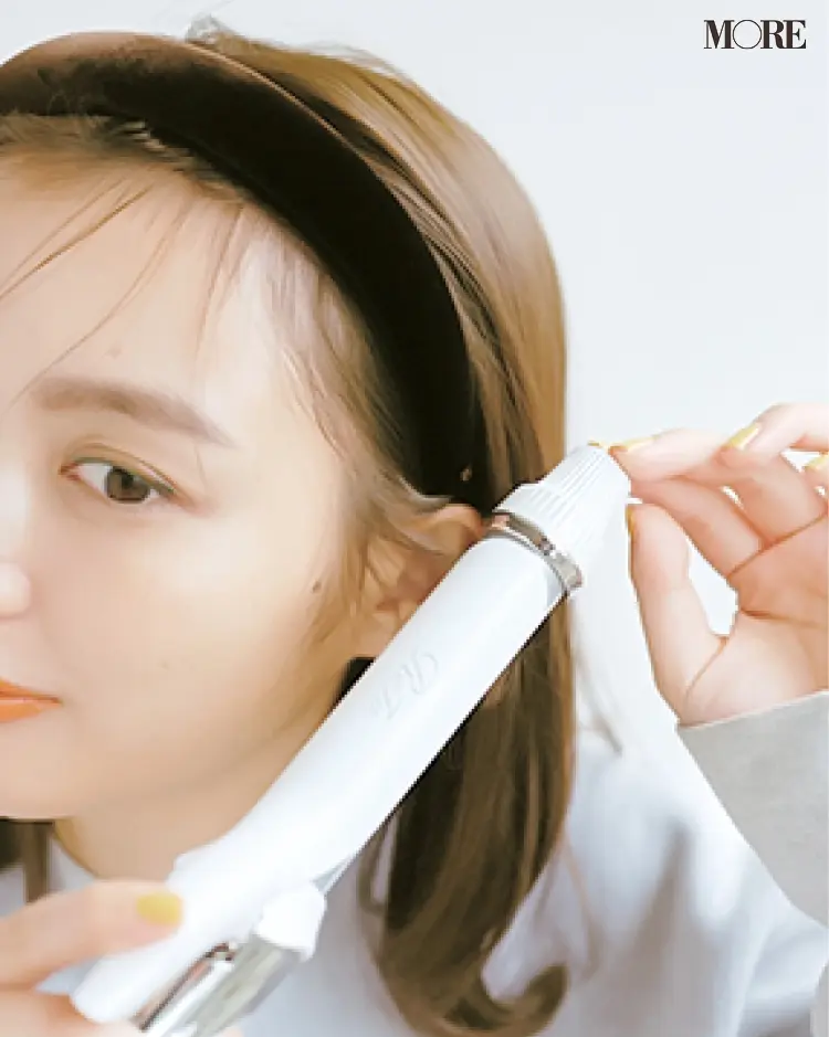 太カチューシャのヘアアレンジ2 もみあげを内巻きに
