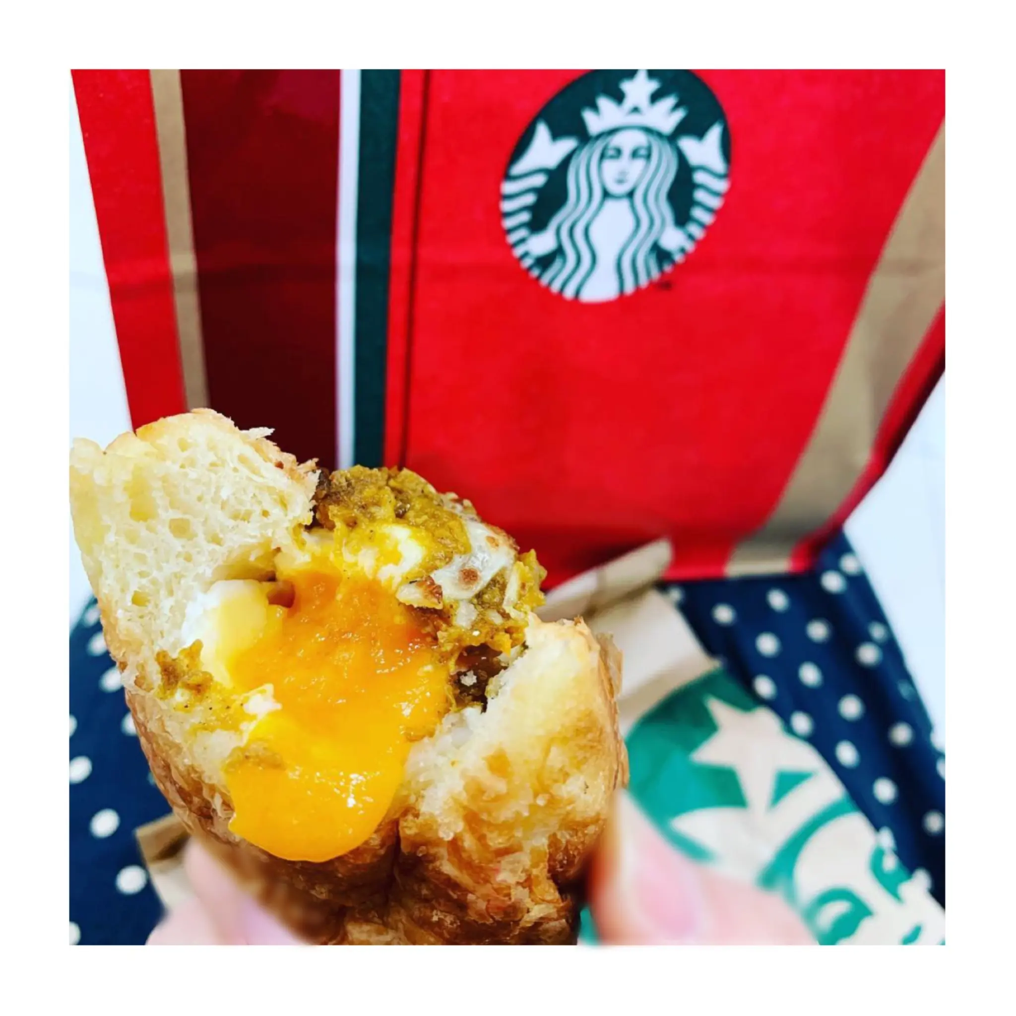 《半熟卵がとろ〜り❤️》【スタバ】新作フード"エッグ&キーマカレーデニッシュ"が絶品!☻_2