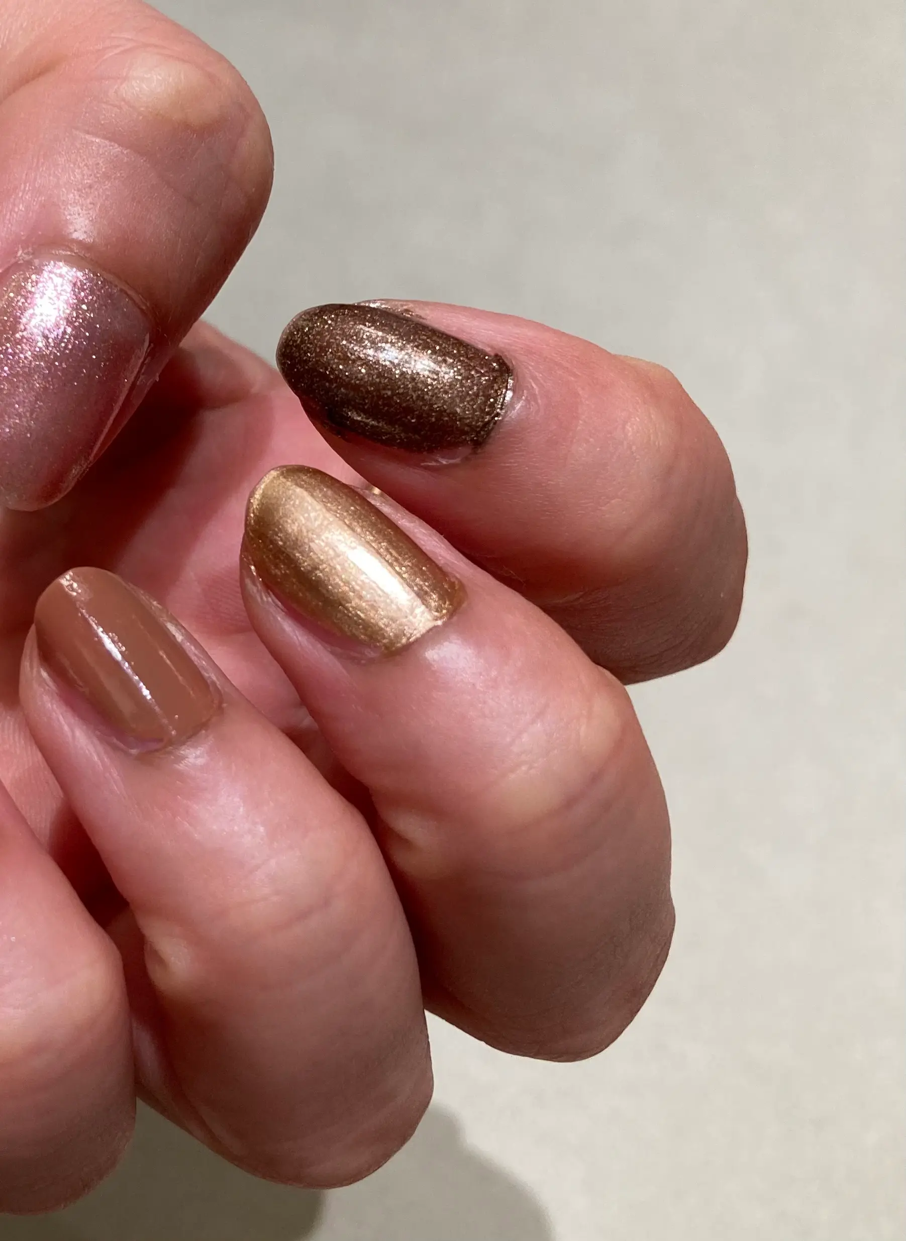 話題のネイルポリッシュ Nails Incのパーソナルカラー別おすすめカラー Happy Plus One ハピプラワン