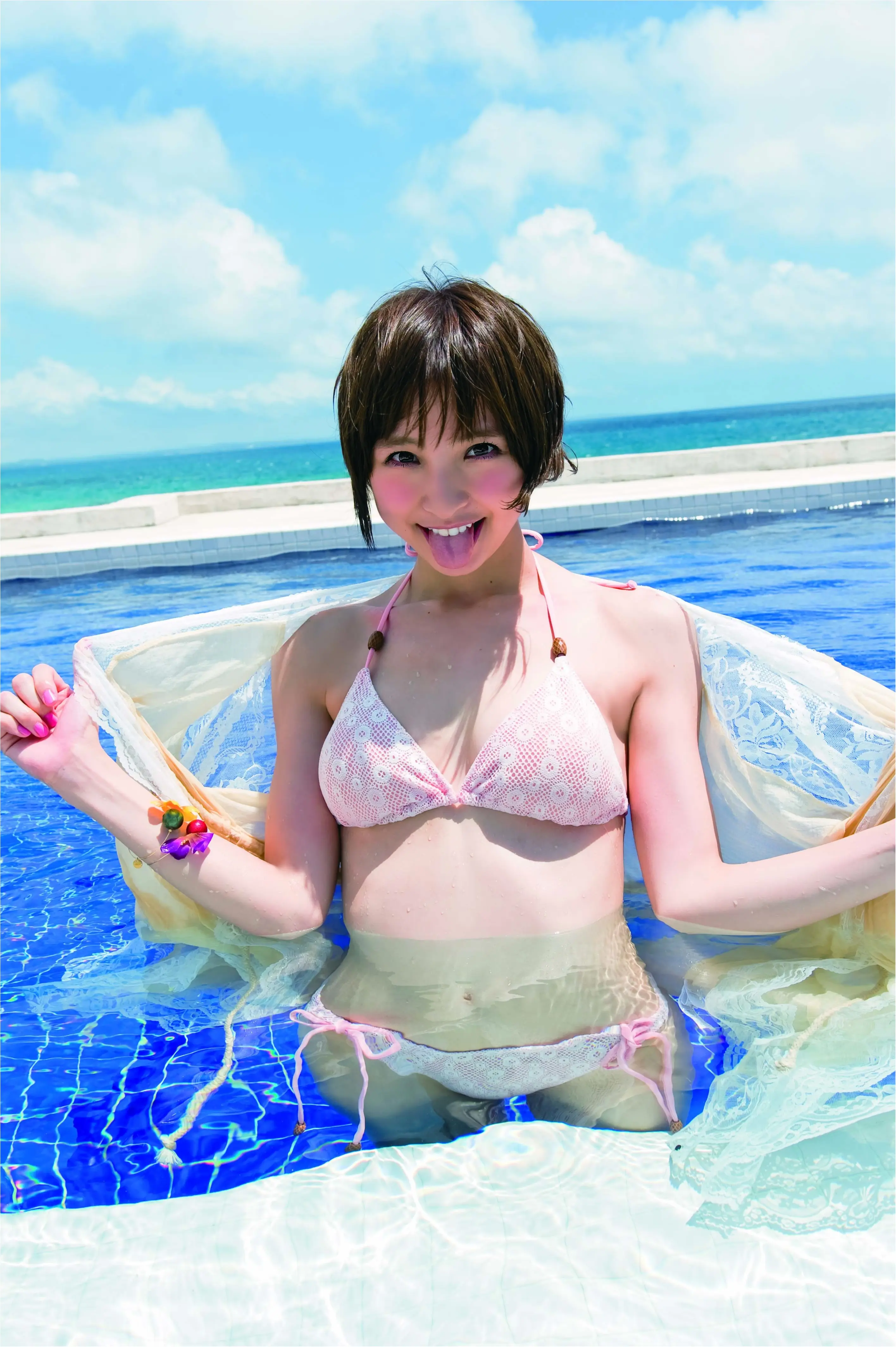 水着も満載 篠田麻里子の６年間をまとめた豪華写真集が出たっ 2ページ目 ライフスタイル最新情報 Daily More