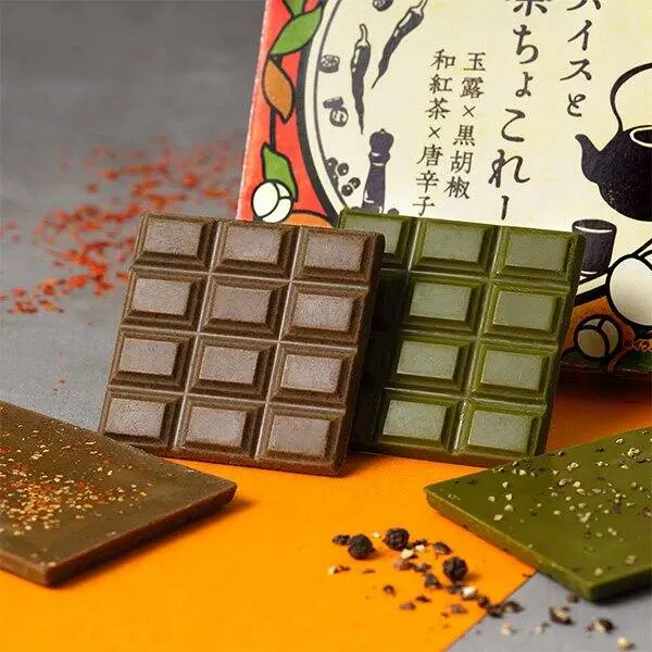 カルディおすすめチョコ「スパイスとお茶ちょこれーと　玉露×黒胡椒　和紅茶×唐辛子」