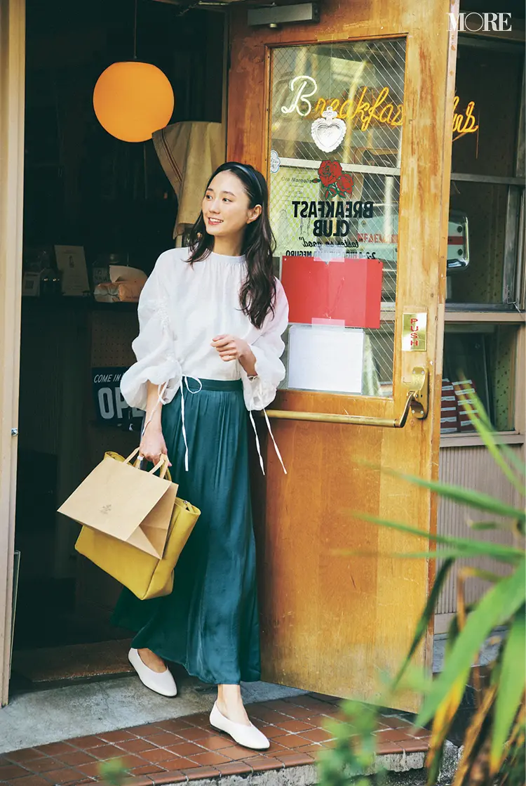 GUのブラウス×スカートコーデの鈴木友菜