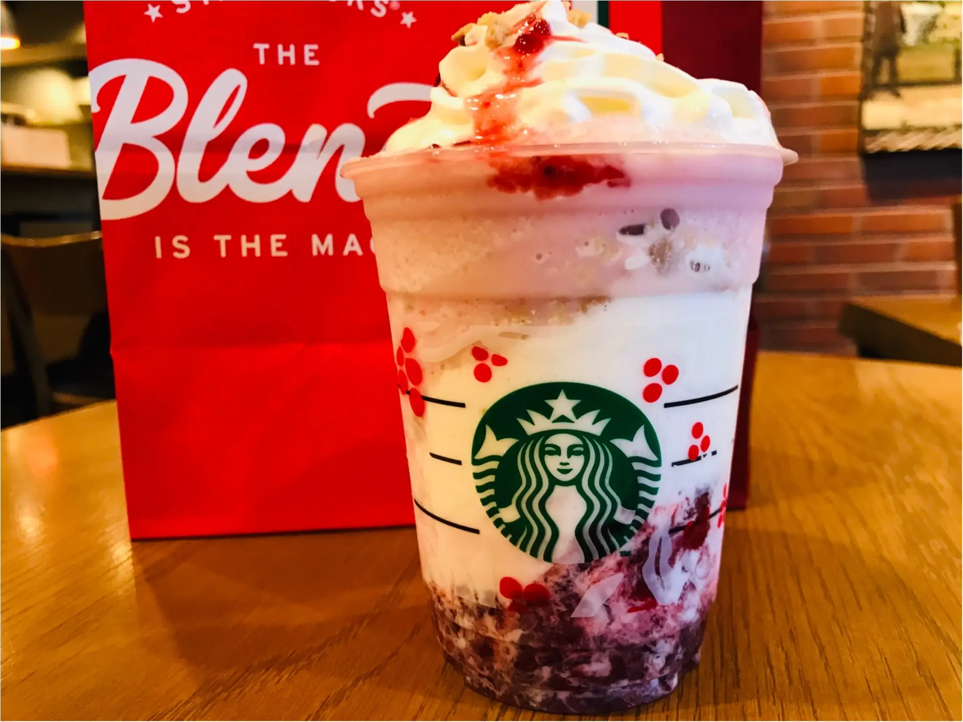 【スタバ】ホリデーシーズン到来!《ストロベリーケーキ》で一足早くクリスマス気分♡_3