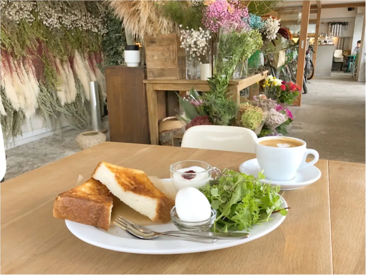 朝から素敵な一日に♡お花を見ながらいただく、おしゃれモーニング♡♡_3