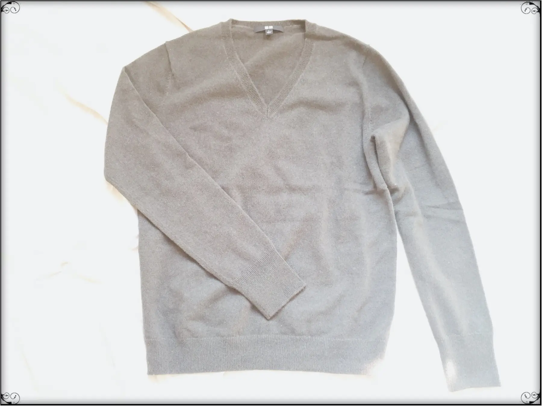 …ஐ 【ユニクロカシミヤVネックセーター】イロチ買いマストの100%カシミヤ素材♥️ふんわり軽くて温かい肌ざわりをこの値段で買えるのはユニクロだけ‼︎ ஐ¨_4
