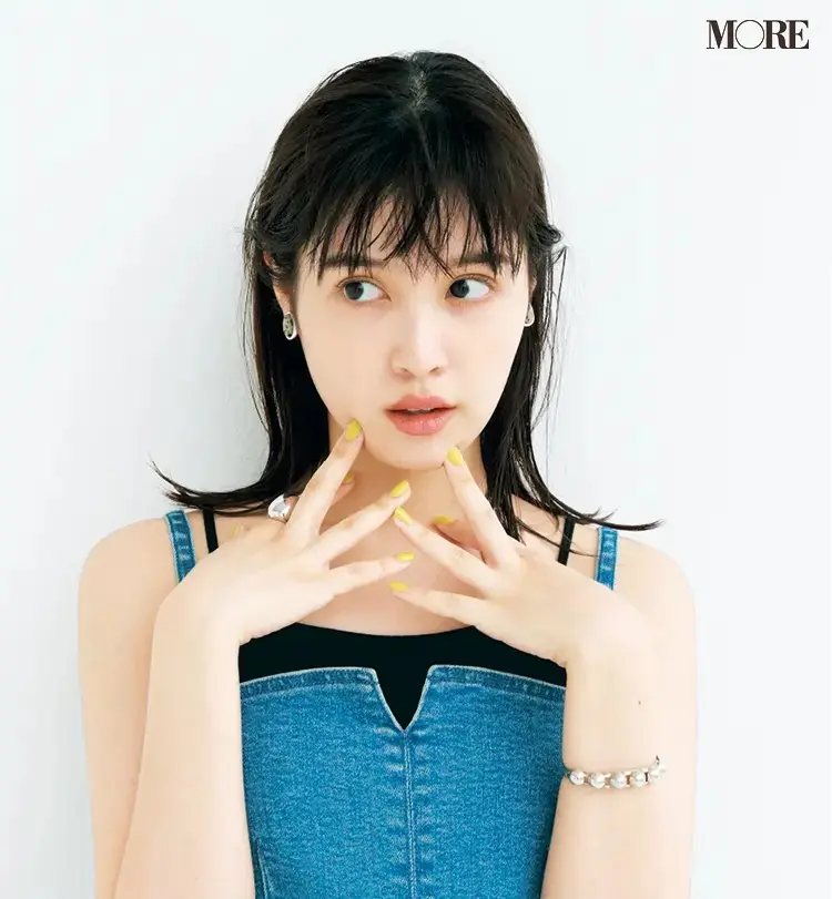 小顔見え髪型アレンジ方法7.ふわふわレトロ前髪