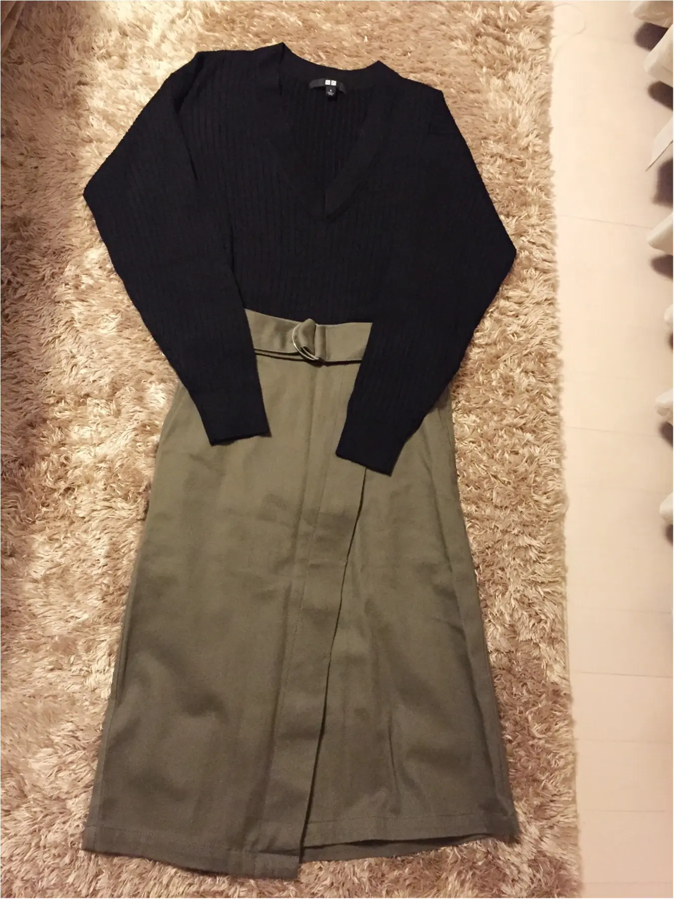 ♡待ってました!【ユニクロ】リブVネックセーターが期間限定1990円!GUスカートと合わせてプチプラコーデ作っちゃいました♡_2