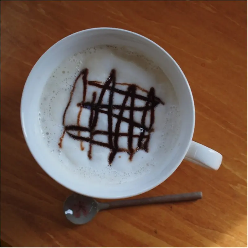 本から出てきた食べものたち?腹ペコあおむしのケーキたちが現実に。地方のブックカフェが熱いんです(412あみ)_3