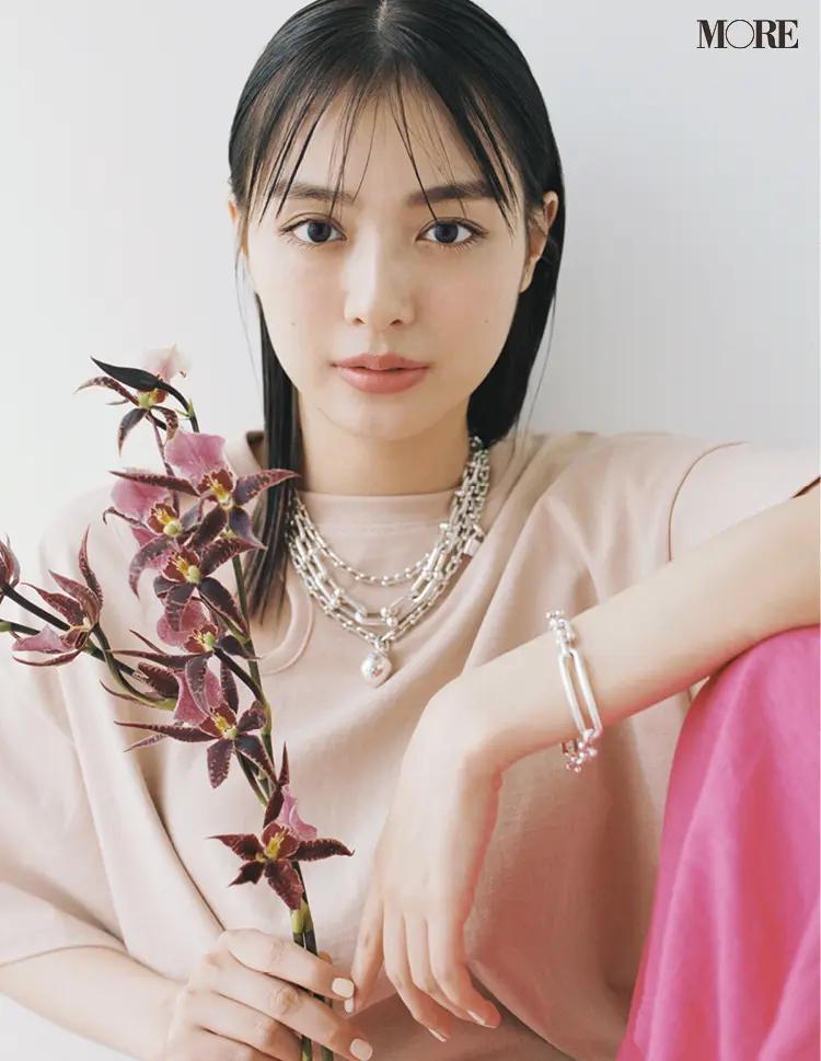 TiffanyのジュエリーをTシャツと楽しむ