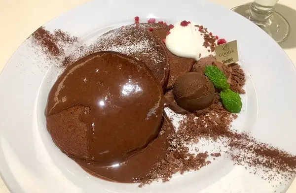 『デニーズ』×『ゴディバ』の初コラボは幸福度MAX！ 「GODIVA チョコレート サンデー」など、全3品を食べてみた♡_6