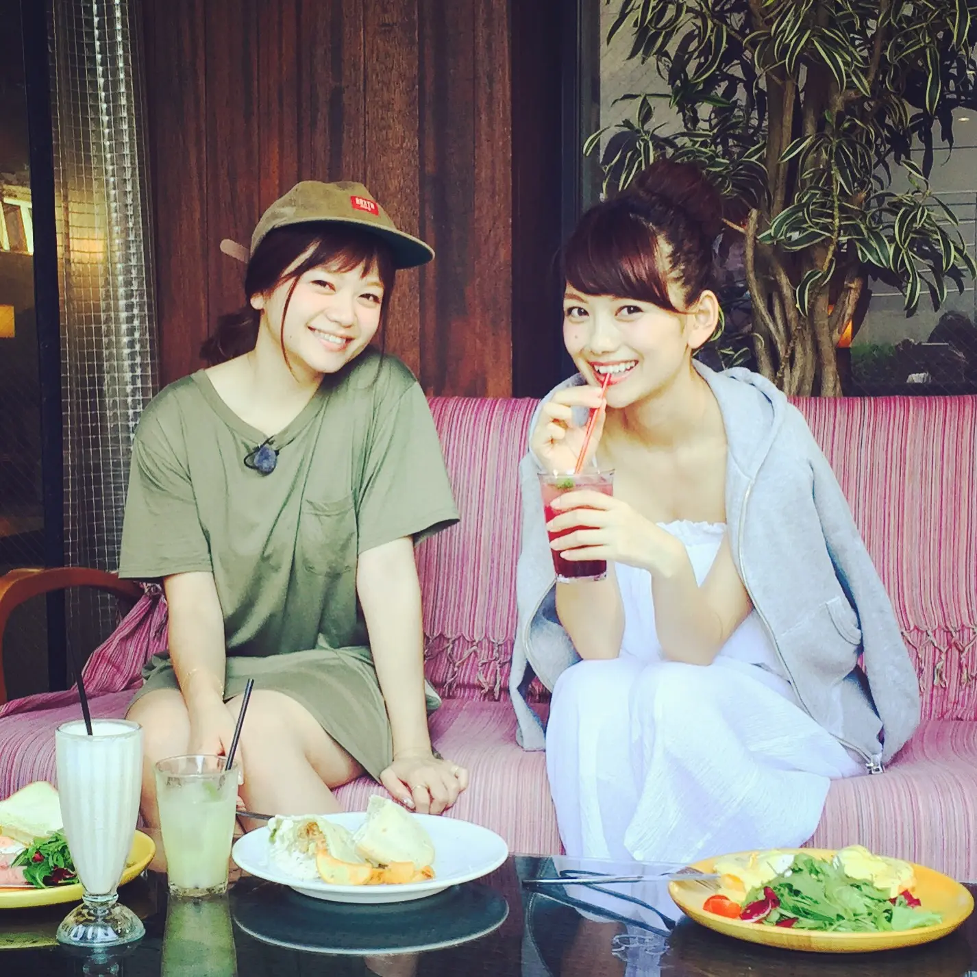【オフショット】モアビューティズ武智志穂ちゃん&高山直子ちゃんがテレビに出演!_1
