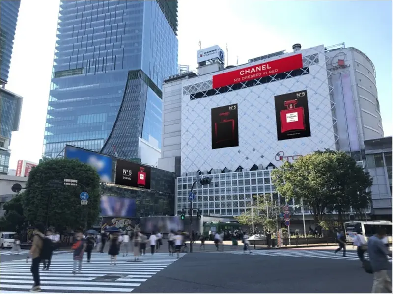 【話題沸騰中!!】「シャネル N°5」の真っ赤な限定ボトルが、渋谷や銀座の街をジャック♥_3