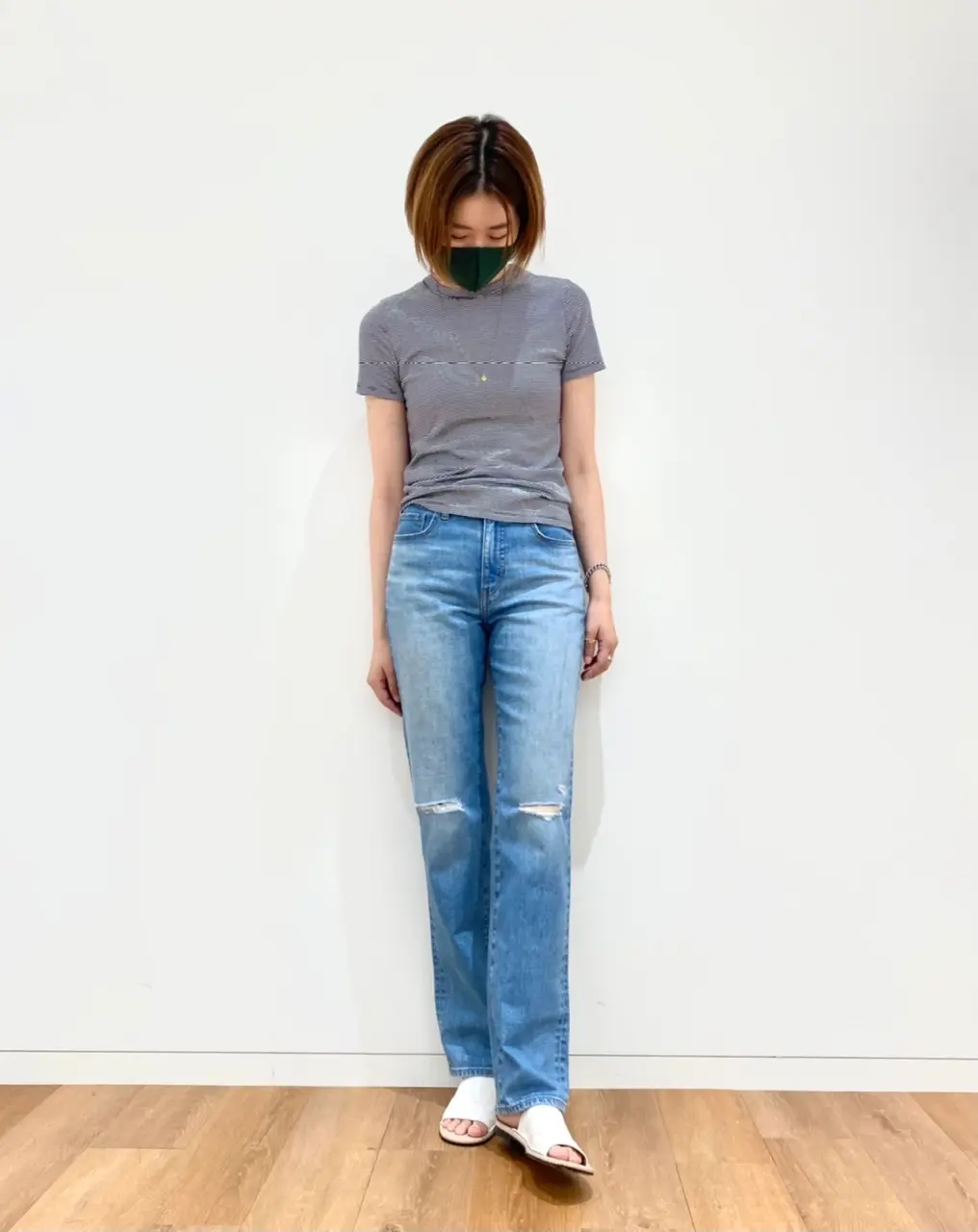 ユニクロのスリムストレートハイライズジーンズを試着