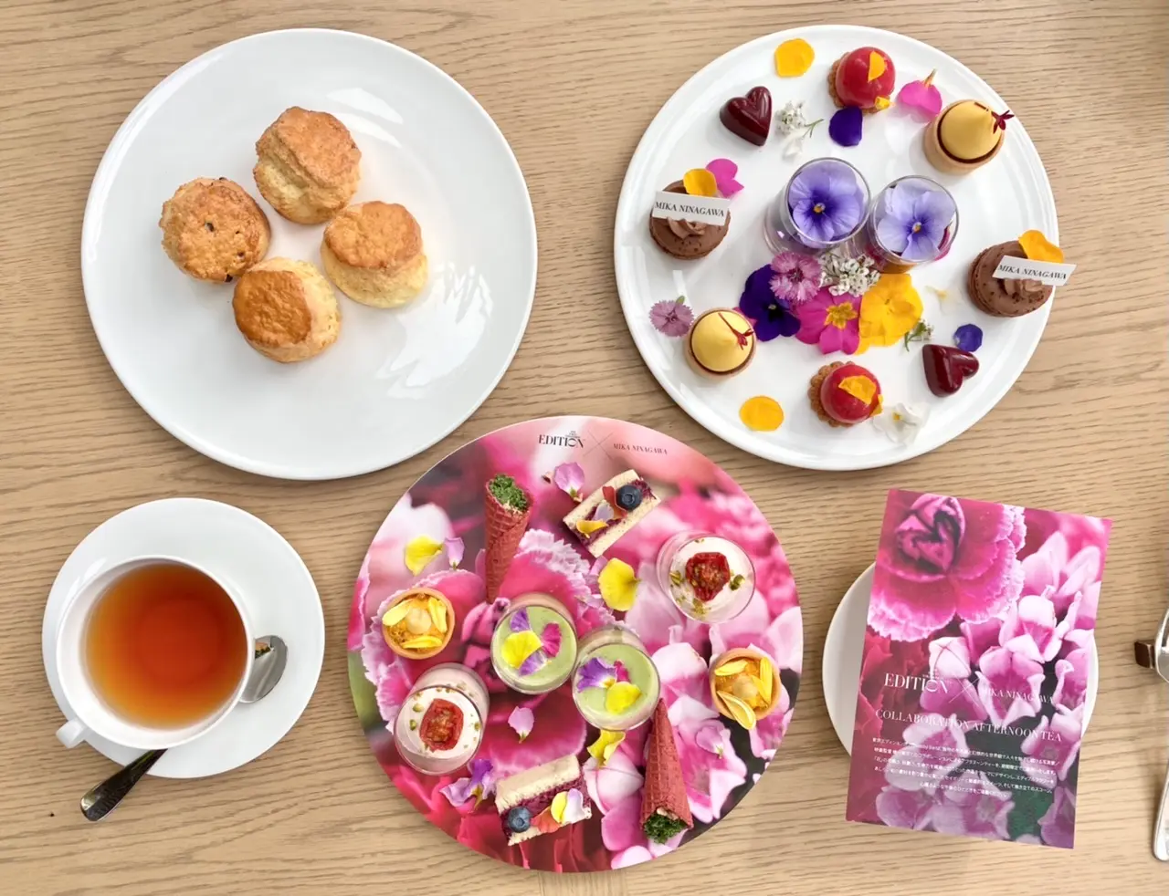東京エディション虎ノ門 × 蜷川実花 コラボレーション アフタヌーンティーを平置きにした様子