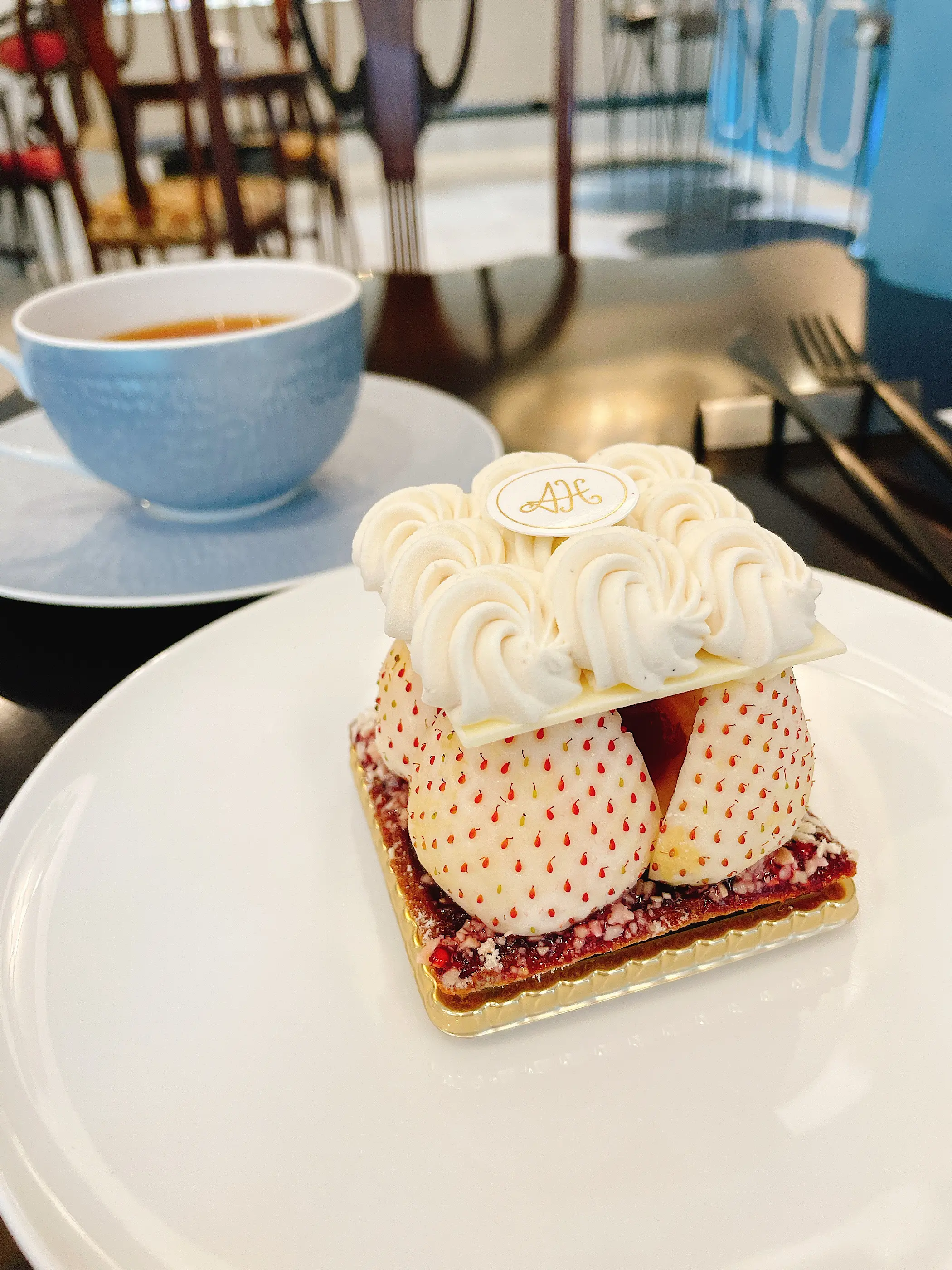 【おすすめいちごスイーツ】《いちごなのに真っ白!?》パリッ&サクッと食感も楽しめるプティガトー♡_1