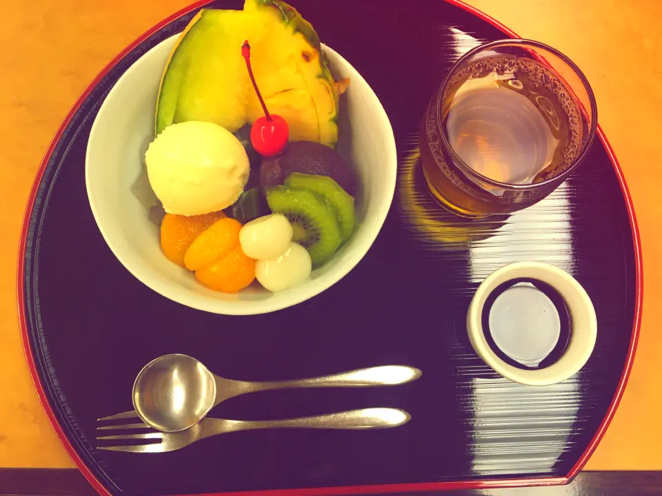 日本橋に行ったら食べたい。老舗の絶品クリームあんみつ_7