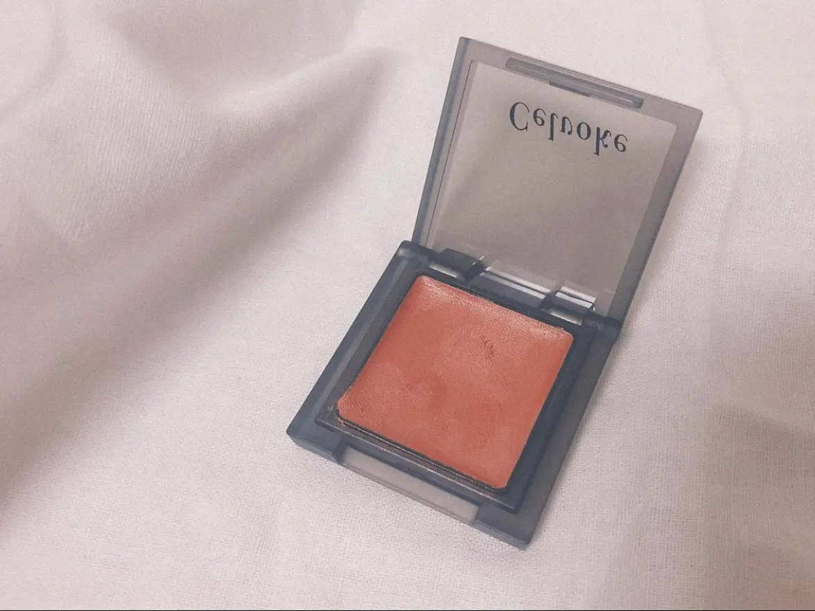 Celvokeのオレンジアイシャドウ
