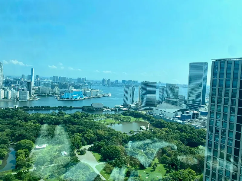 コンラッド東京のアフタヌーンティー会場から見た景色