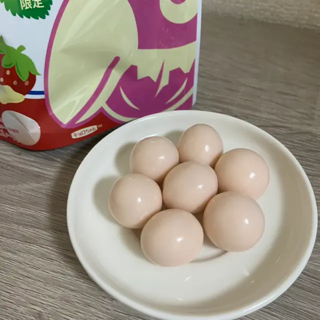 【期間限定】れん乳いちご味の大玉チョコボール買ってみました!《レポ》_2