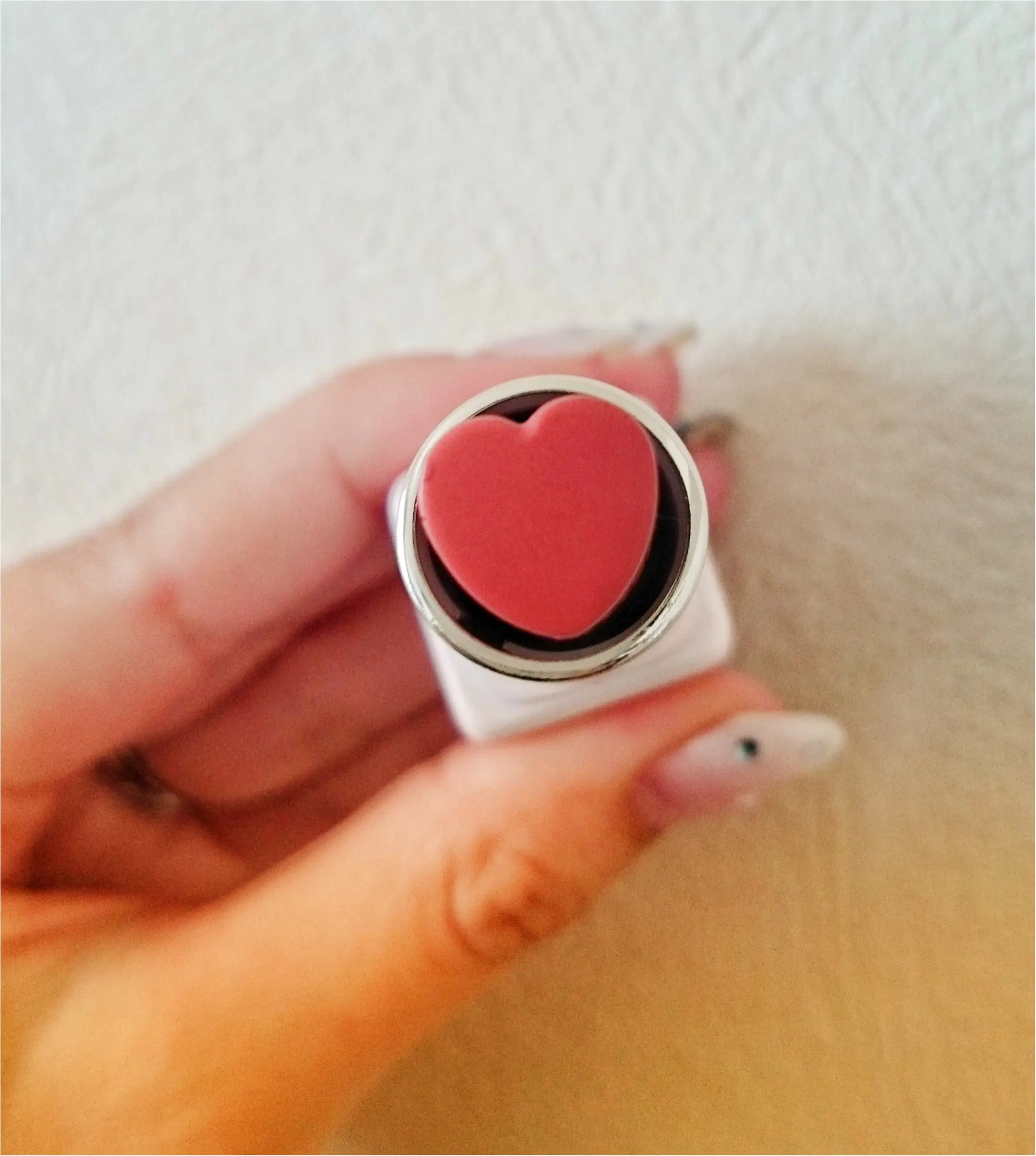 【持っているだけで目が♡に...】ゲランの名品リップ限定verが可愛すぎる♡_3