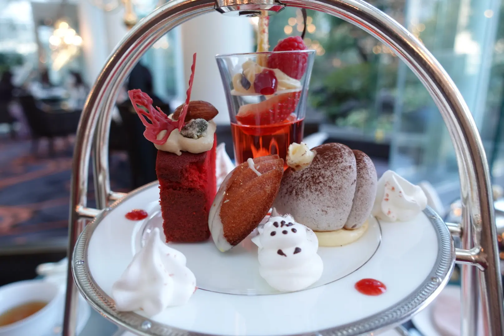 【大阪】ウェスティンホテル大阪の「Berry Berry アフタヌーンティー」でいちごを堪能!お庭に鯉も泳いでいて癒やされた_2