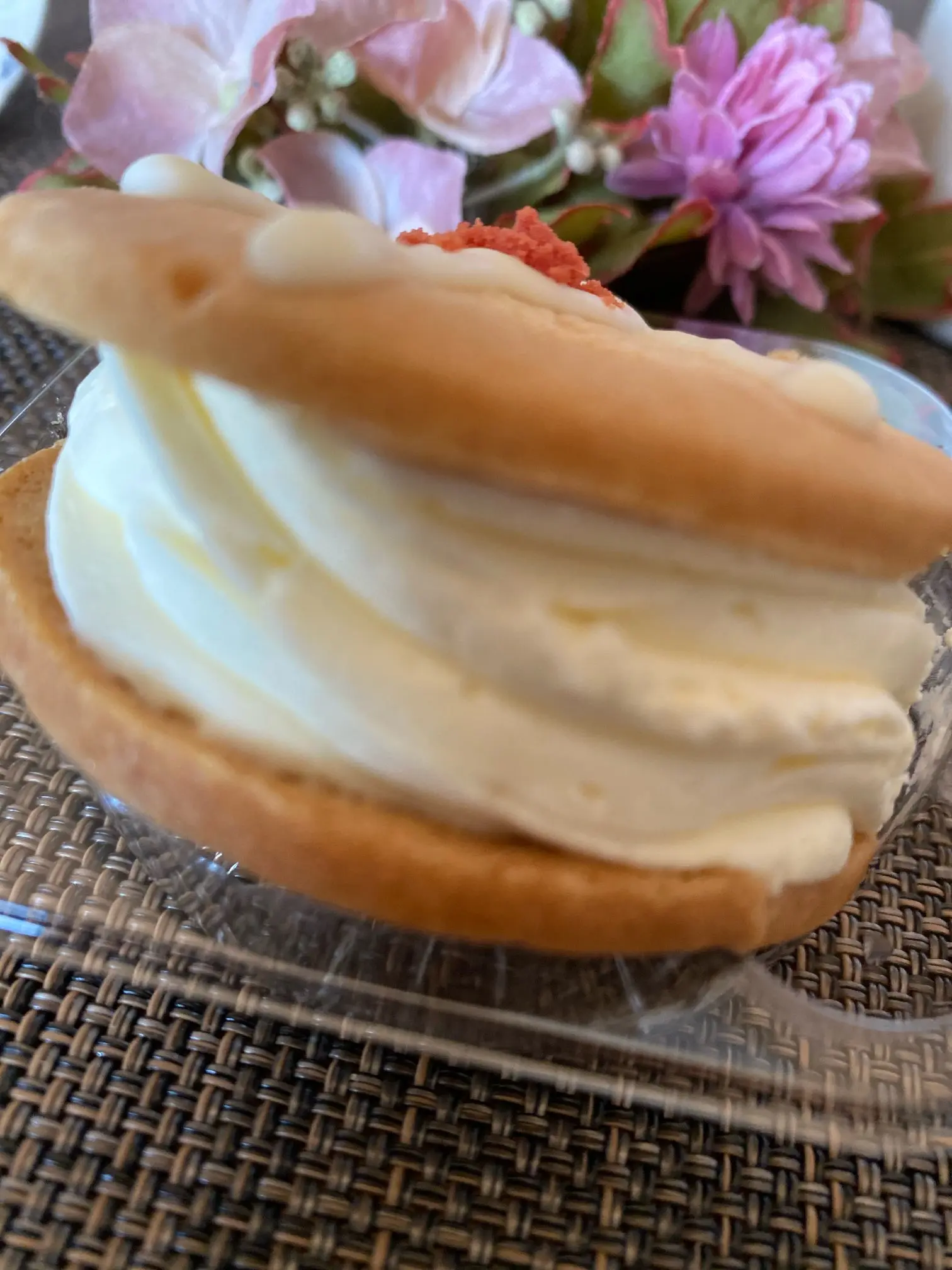 【おすすめいちごスイーツ】セブン‐イレブンで発見♡しっとりクッキーサンド苺のレアチーズ♡_2