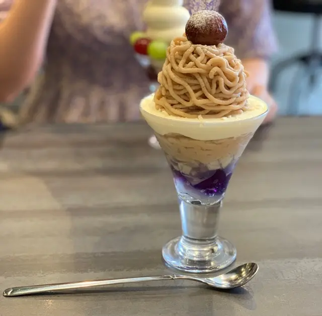 【みおしー遠征ログ❤︎北海道】大行列の夜パフェ「AND INITIAL(アンド イニシャル)」は早い時間に食べに行け!_3