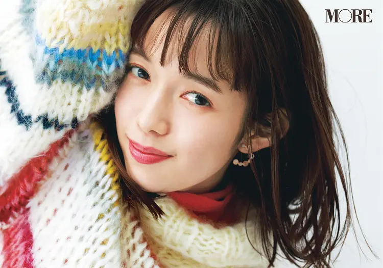 目元メイクがおしゃれな佐藤栞里
