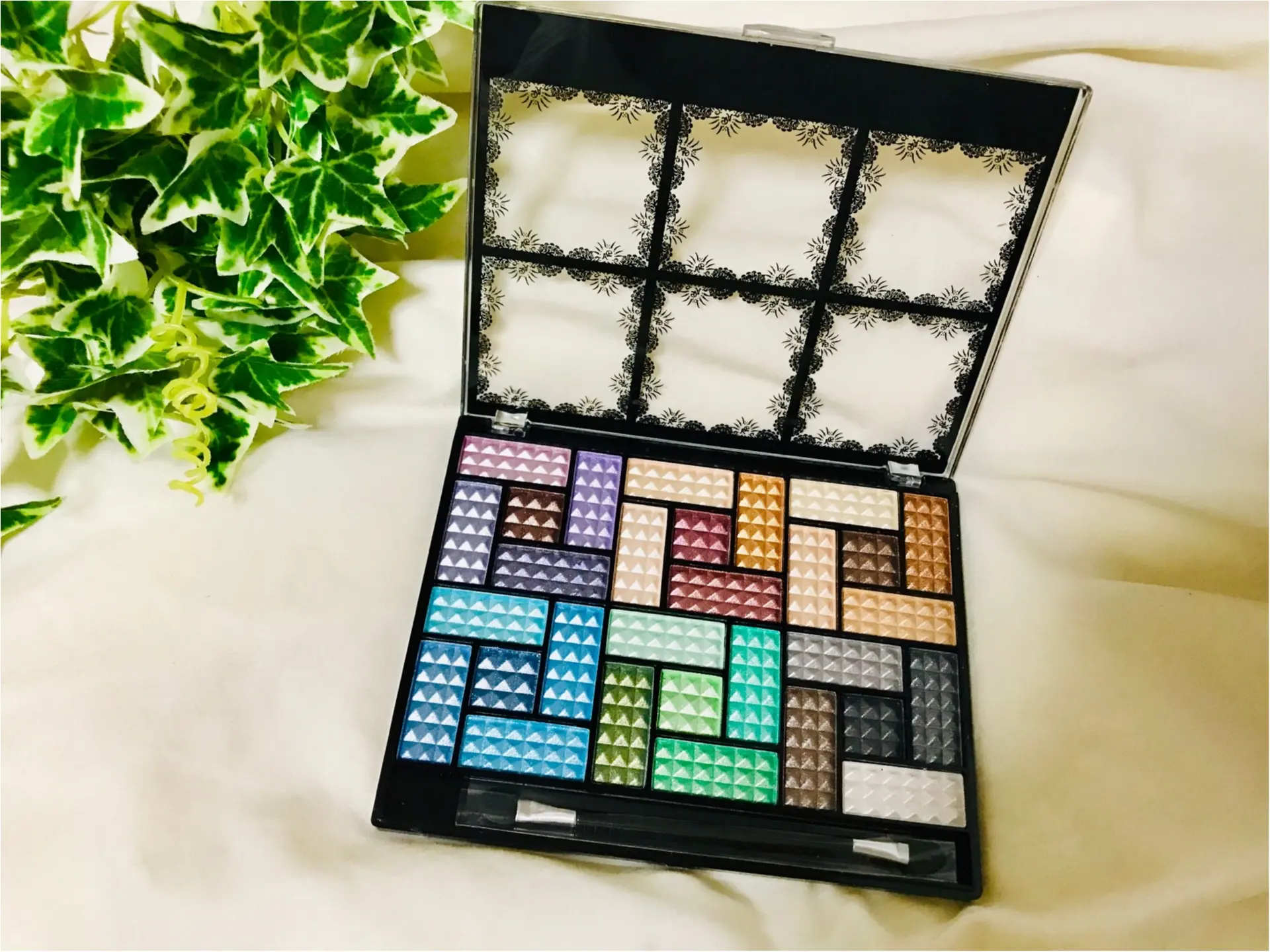 【ドンキ限定】爆発的ヒット!コスパ最強アイシャドウパレット★《30色500円!》_2