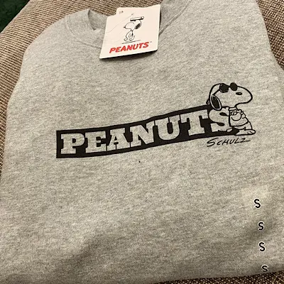ユニクロ✖️スヌーピーのグレーのスウェットシャツ