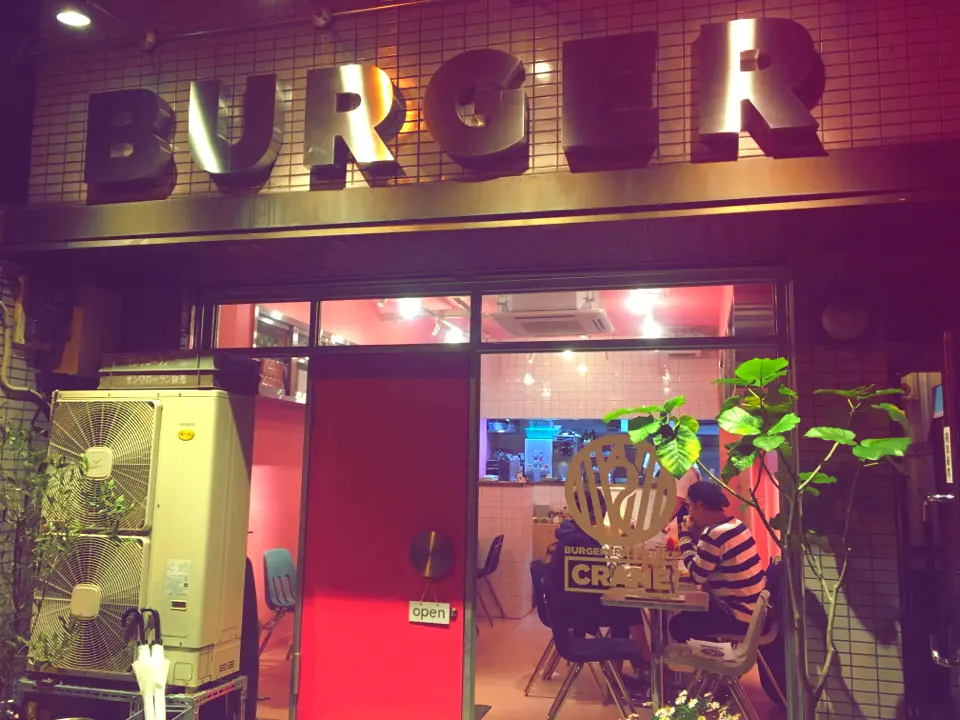 女子ウケ間違いなし。ピンク一色♡かわいすぎる店内で絶品ハンバーガーとミルクシェイクを。_2